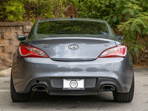 Used 2016 Hyundai Genesis 3.8 RWD image 7