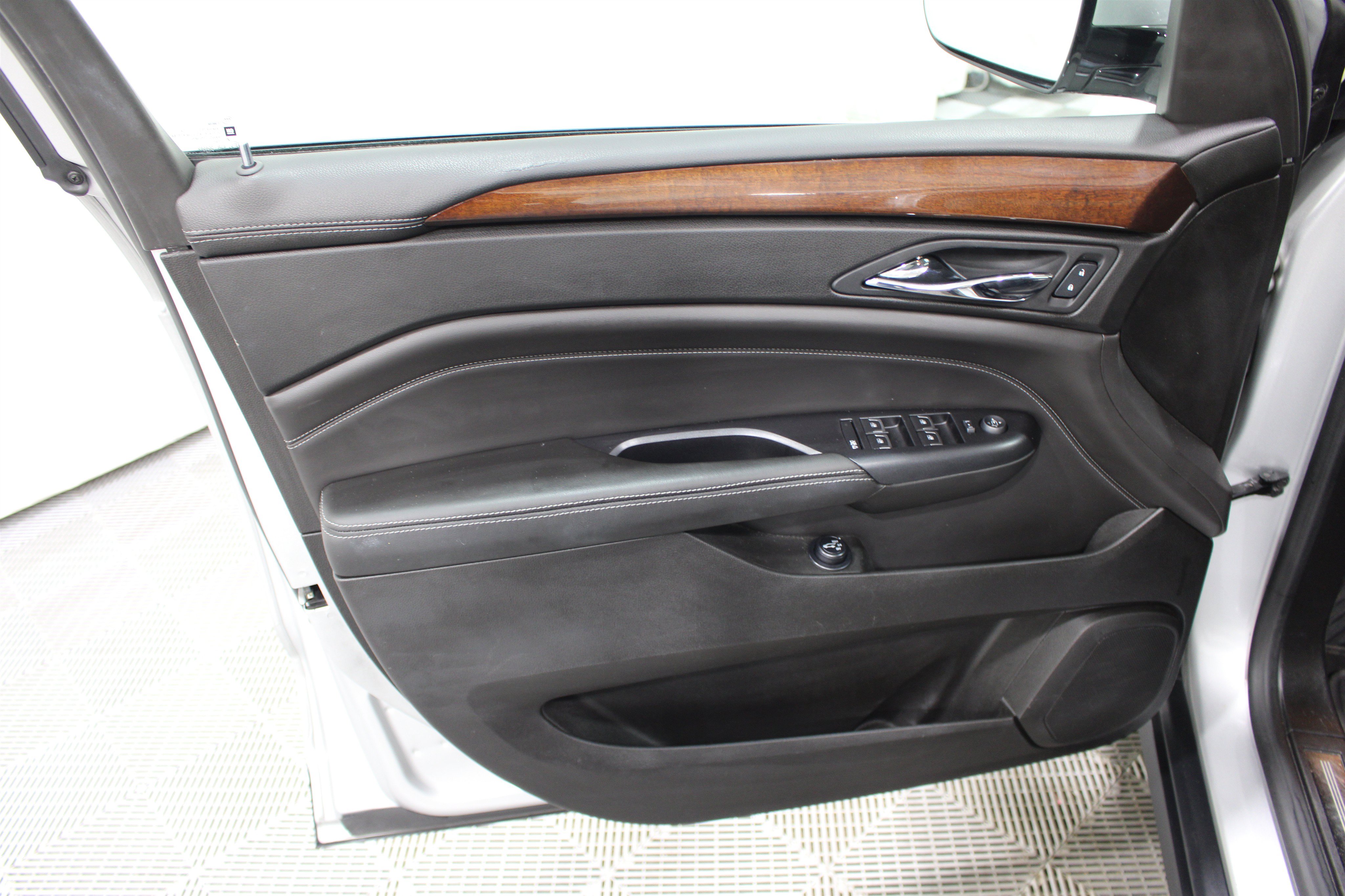 Used 2016 Cadillac SRX Luxury AWD/4WD image 6