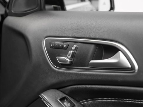 Used 2018 Mercedes-Benz GLA 250 4MATIC image 42