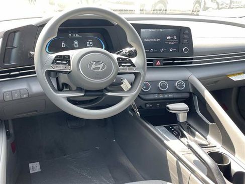 New 2026 Hyundai Elantra SE FWD image 7