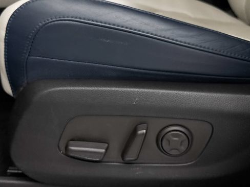 Certified 2025 Kia Carnival EX FWD image 29