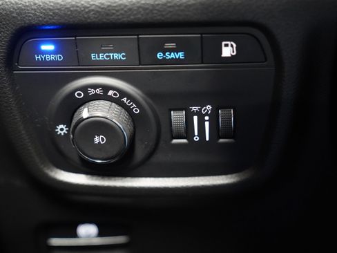 Used 2023 Jeep Grand Cherokee Overland w/ Advanced Protech Group III image 30