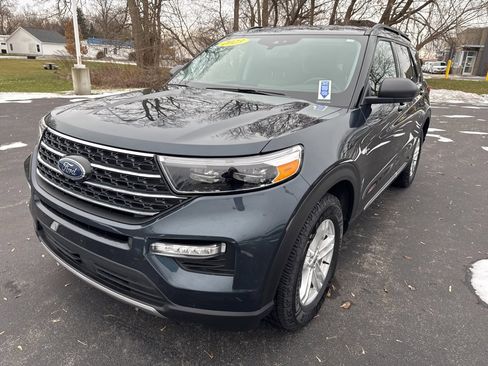 Used 2023 Ford Explorer XLT w/ Equipment Group 202A image 3