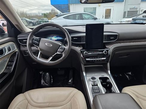 Used 2022 Ford Explorer Platinum w/ Equipment Group 601A image 12