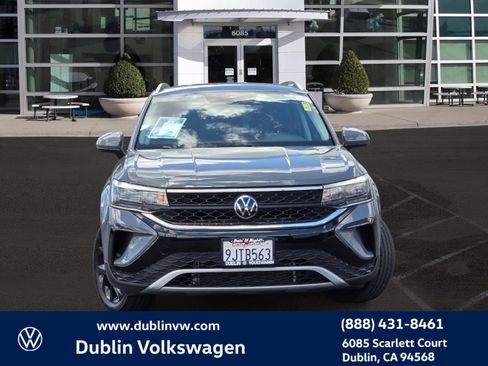 Used 2023 Volkswagen Taos SE w/ Black Wheel Package FWD image 2