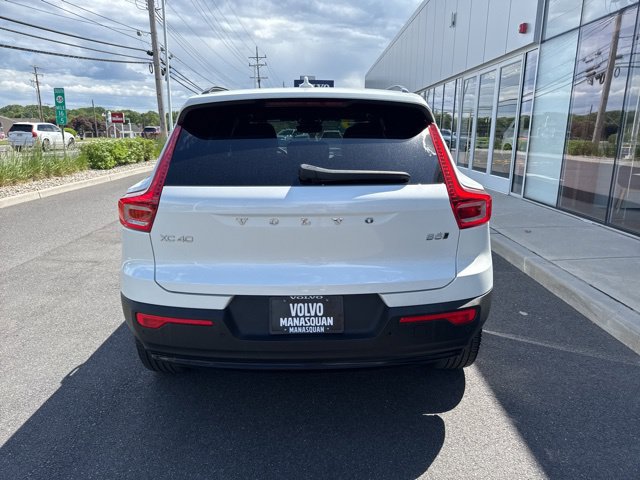 Certified 2025 Volvo XC40 B5 Plus AWD/4WD image 4