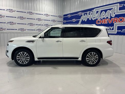 Used 2024 Nissan Armada SL w/ Captain's Chairs Package AWD/4WD image 3