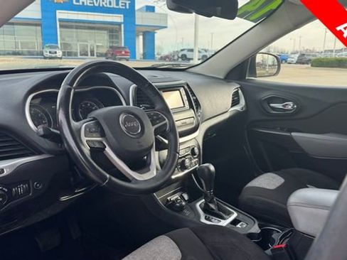 Used 2014 Jeep Cherokee Latitude w/ Comfort/Convenience Group image 17