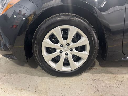Used 2025 Toyota Corolla LE image 30