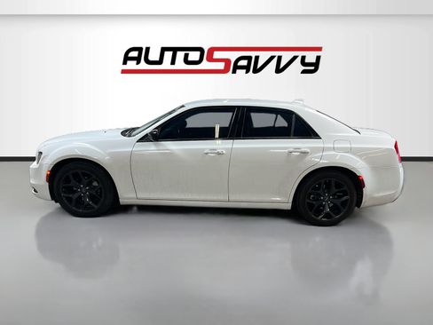 Used 2022 Chrysler 300 Touring w/ Sport Appearance Package RWD image 4