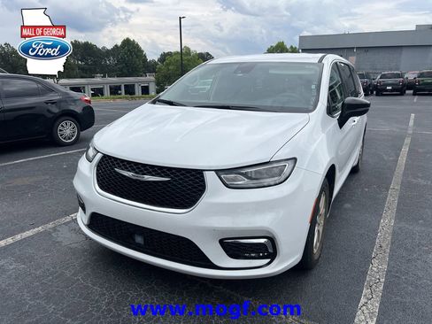 Used 2024 Chrysler Pacifica Touring-L FWD image 1