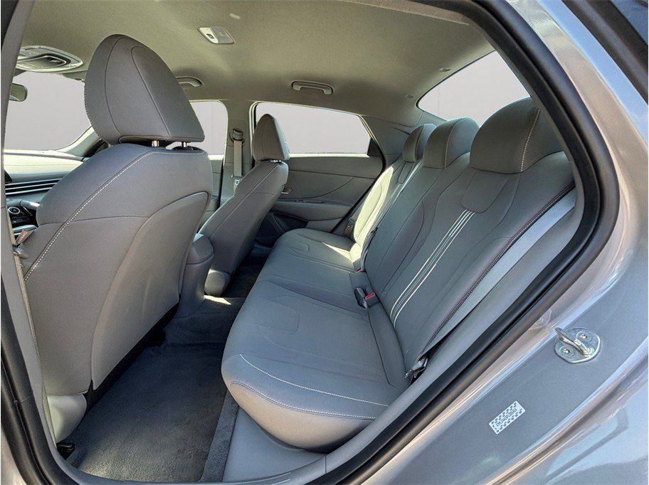 Used 2023 Hyundai Elantra SEL w/ Convenience Package FWD image 33