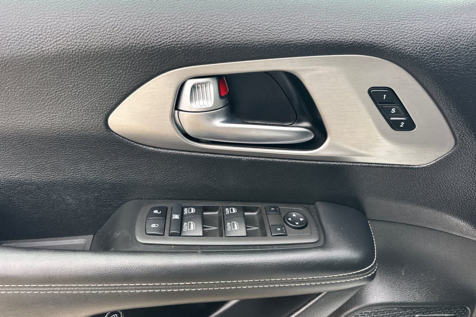 Used 2022 Chrysler Pacifica Limited w/ S Appearance Package FWD image 13