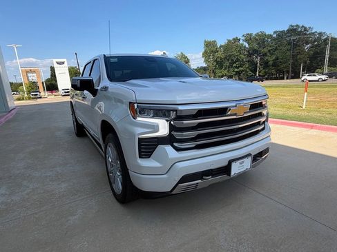 Used 2023 Chevrolet Silverado 1500 High Country w/ High Country Premium Package AWD/4WD image 9