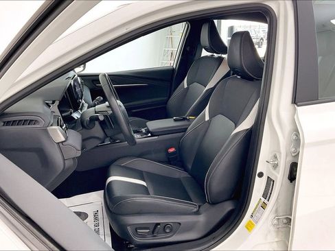 Used 2025 Toyota Camry SE image 34