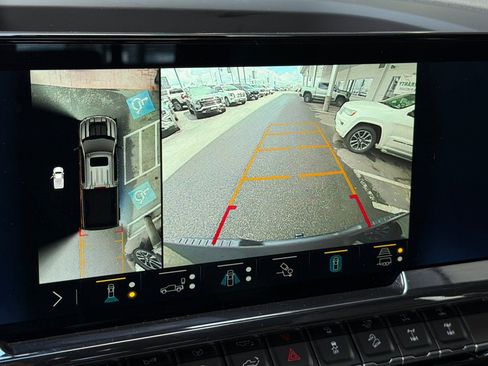 Used 2023 Chevrolet Silverado 1500 ZR2 w/ Technology Package image 26