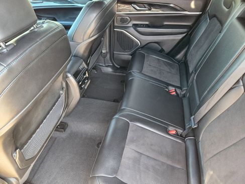 Used 2023 Jeep Grand Cherokee Trailhawk w/ Luxury Tech Group III AWD/4WD image 41