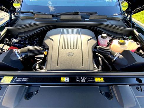 New 2025 Land Rover Range Rover SE image 16
