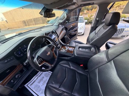 Used 2017 Cadillac Escalade Luxury image 13