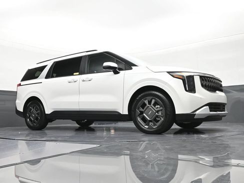 Used 2026 Kia Carnival EX FWD image 26
