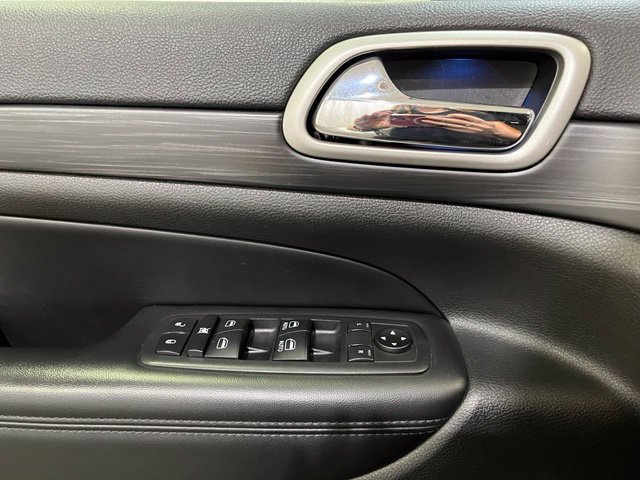 Used 2020 Jeep Grand Cherokee Altitude AWD/4WD image 15
