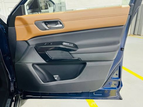 New 2026 Nissan Pathfinder Platinum FWD image 37