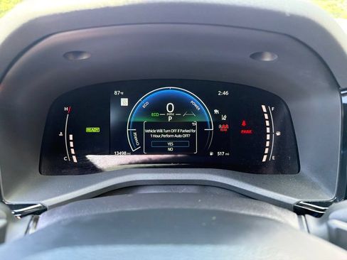 Used 2025 Toyota Camry SE w/ Convenience Package FWD image 9