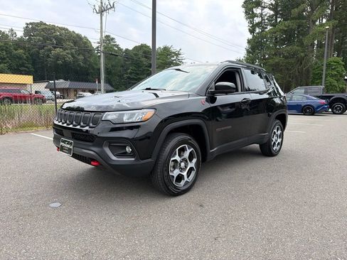Used 2022 Jeep Compass Trailhawk w/ Trailhawk Convenience Group AWD/4WD image 2