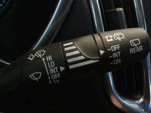 Used 2020 Chevrolet Equinox LT FWD image 18