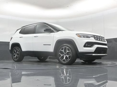 Used 2025 Jeep Compass Limited AWD/4WD image 46
