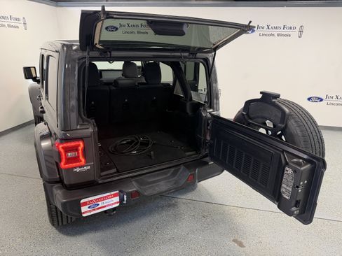 Used 2025 Jeep Wrangler Unlimited Sahara w/ Safety Group AWD/4WD image 21