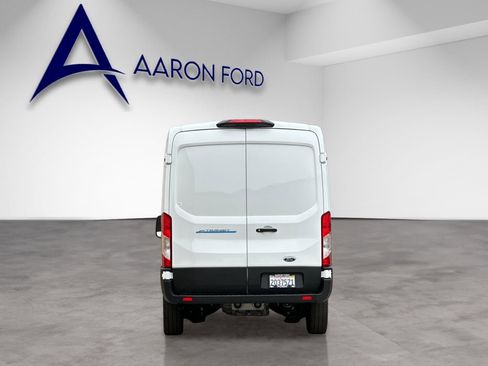 Used 2023 Ford E-Transit Medium Roof image 4