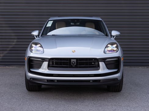 Certified 2026 Porsche Macan AWD/4WD image 7