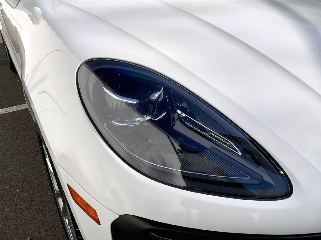 Certified 2022 Porsche Macan AWD/4WD image 30