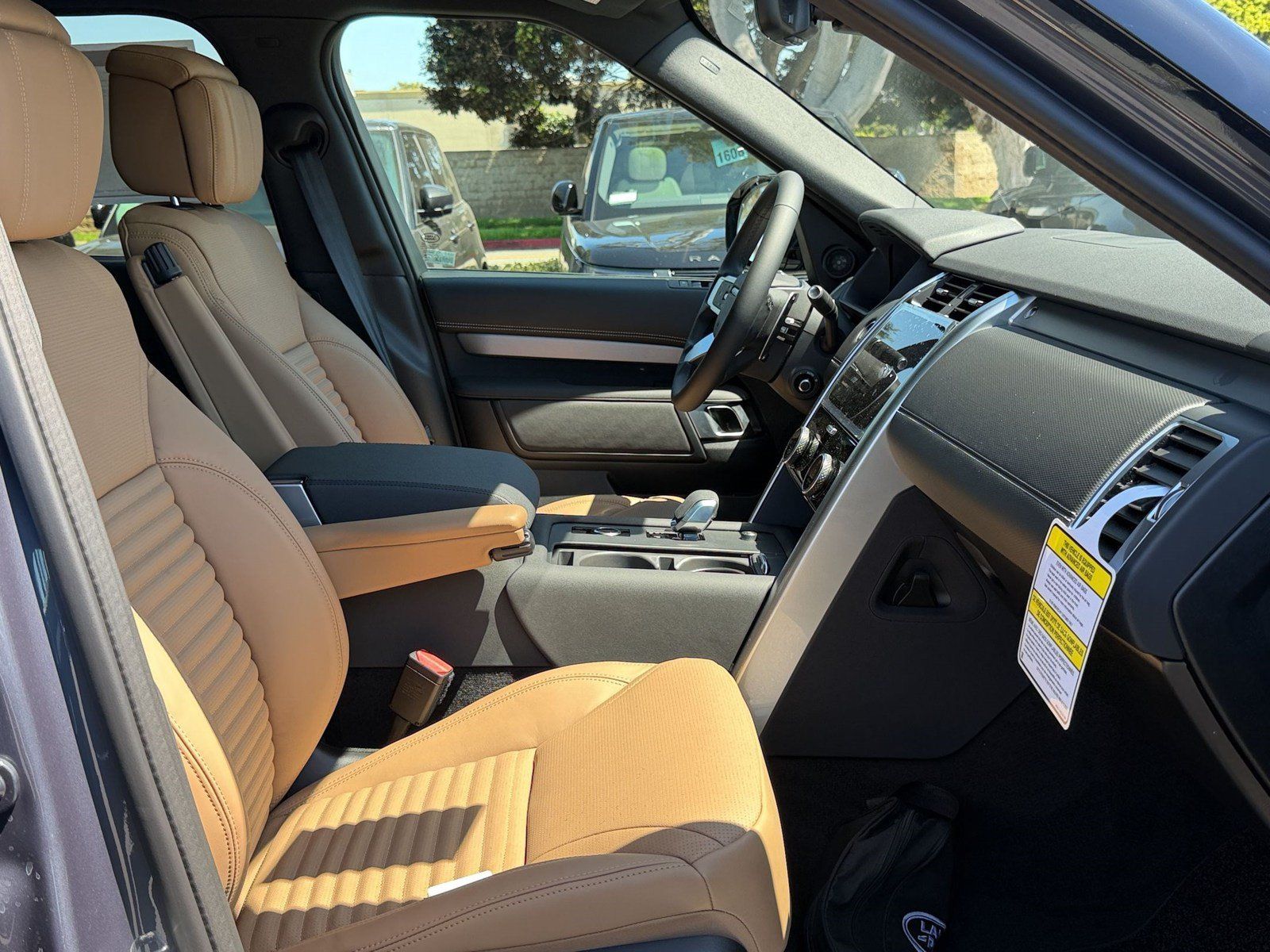 New 2026 Land Rover Discovery Limited Edition AWD/4WD image 24