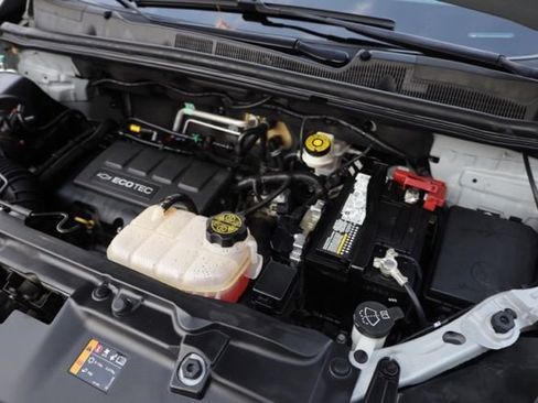 Used 2018 Chevrolet Trax LS image 33