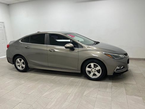 Used 2017 Chevrolet Cruze LT w/ RS Package image 10