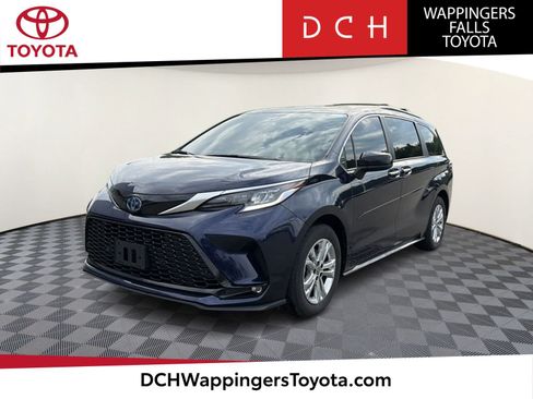 Used 2022 Toyota Sienna XSE w/ XSE Plus Package AWD/4WD image 1