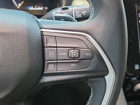 Used 2024 Jeep Grand Cherokee L Laredo AWD/4WD image 22