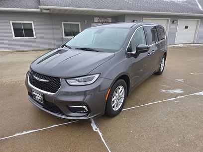 Used 2023 Chrysler Pacifica Touring-L
