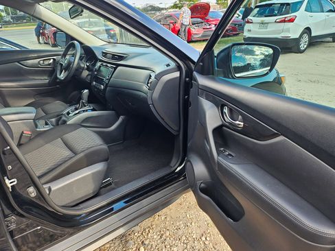 Used 2020 Nissan Rogue SV FWD image 5