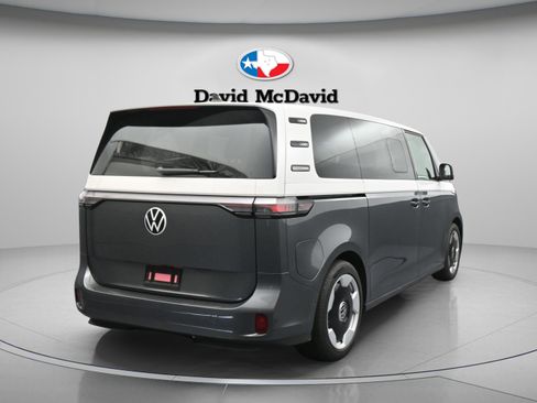 Used 2025 Volkswagen ID. Buzz Pro S Plus RWD image 8