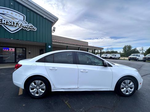 Used 2016 Chevrolet Cruze LS image 2