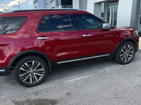 Used 2018 Ford Explorer Platinum AWD/4WD image 6