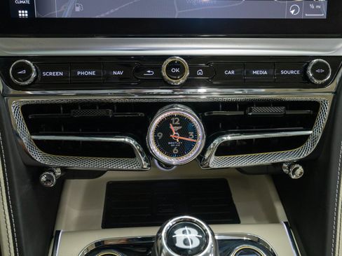 Used 2024 Bentley Flying Spur V8 AWD/4WD image 37