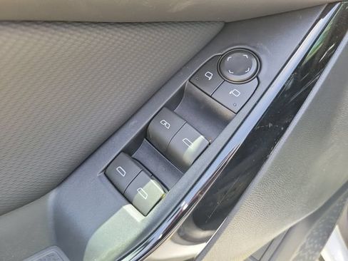 New 2026 Chevrolet Equinox LT w/ Convenience Package II FWD image 18