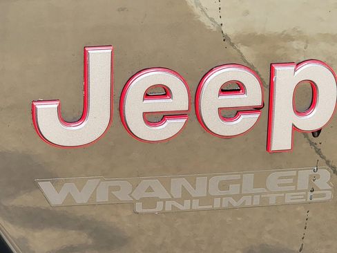 Used 2021 Jeep Wrangler Unlimited Rubicon AWD/4WD image 10