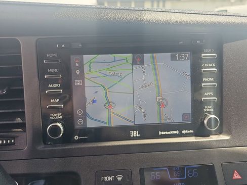 Used 2020 Toyota Sienna Limited Premium image 19