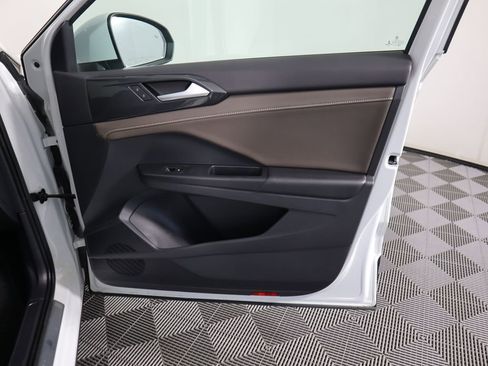 Used 2022 Volkswagen Taos SEL w/ Panoramic Sunroof Package image 26