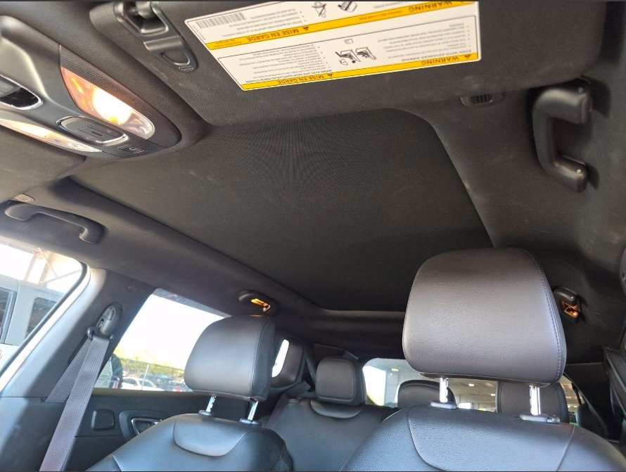 Used 2025 Jeep Compass Latitude w/ Sun & Sound Group AWD/4WD image 11